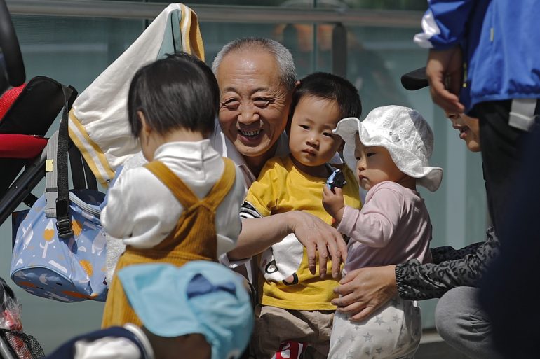 Kina dozvolila parovima da imaju troje dece