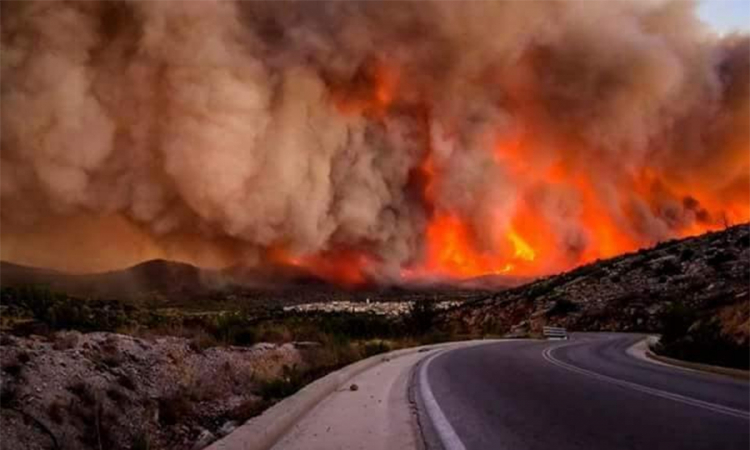 Besne požari u Grčkoj
