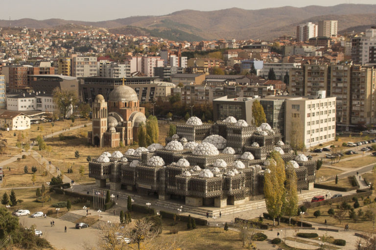 Ambasada SAD na Kosovu: „Vakcine nemaju čipove“