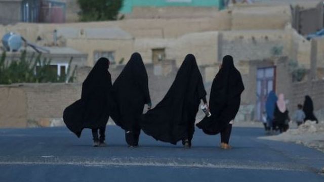 Talibani: Žene mogu da se kreću samo sa pratnjom
