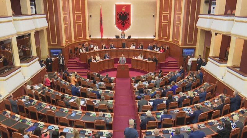 Parlament Albanije protiv izveštaja Dika Martija
