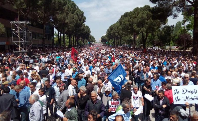 Protesti u Tirani
