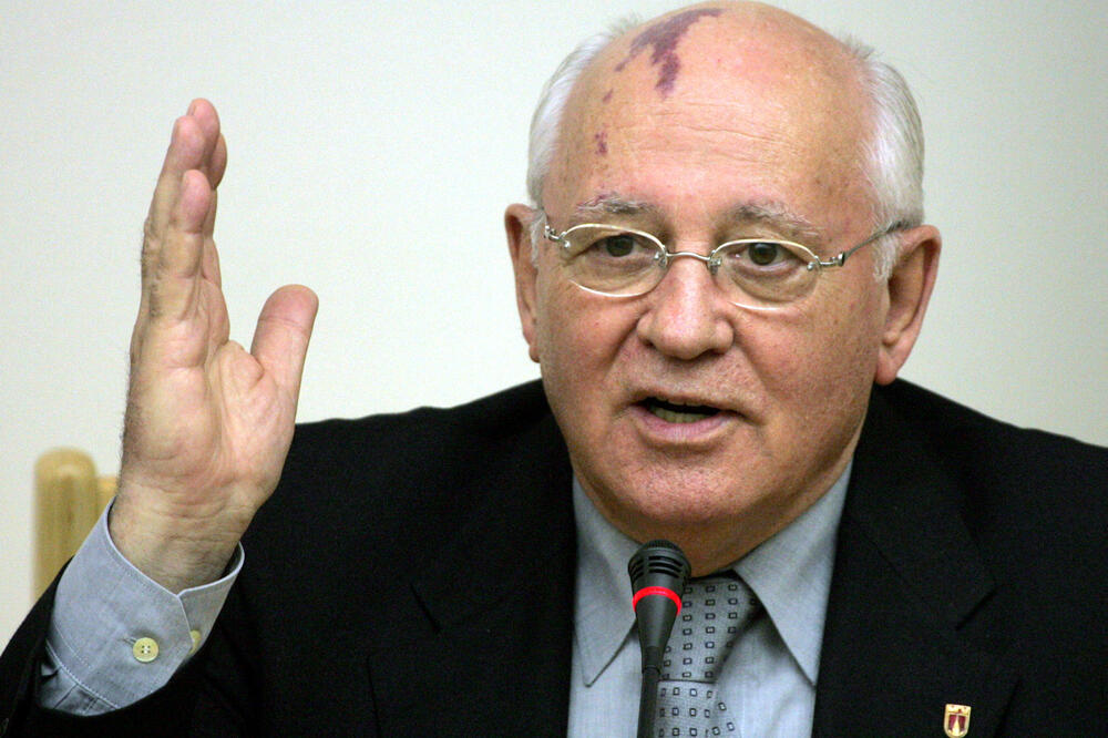 Umro Gorbačov