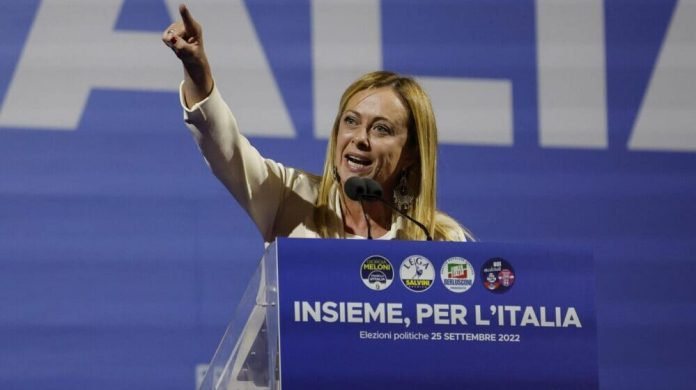 Center-right rally ahead of general elections in Rome