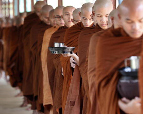 Burma – streljani monasi i meštani