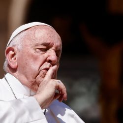 Papa Franja: „Transseksualci su Božije kćeri“