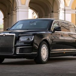 Putin poklonio automobil Kim Džong Unu